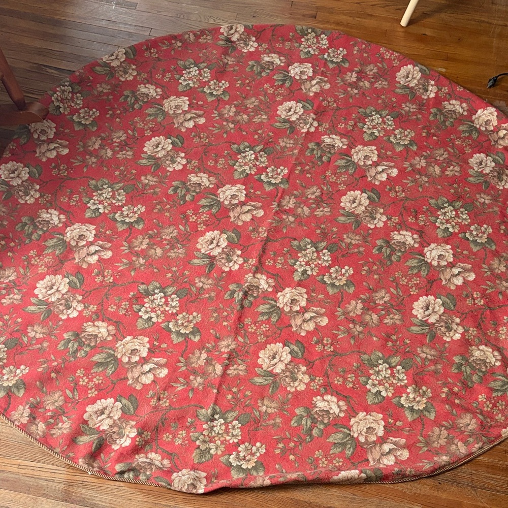 Round Floral Rug in Red with Cream & Green Flowers